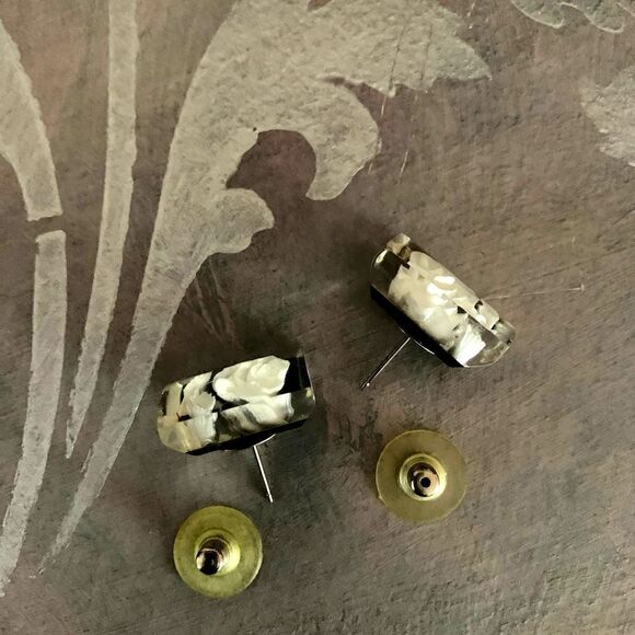 Beautiful Reverse Carved Snow White Rose in clear Lucite, Vintage - Picture 5 of 5